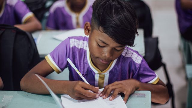 Extra Education for Boys – Happy Chandara – Toutes à l’école