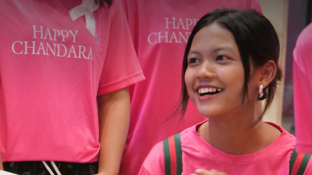 Pink October – Happy Chandara – Toutes à l’école