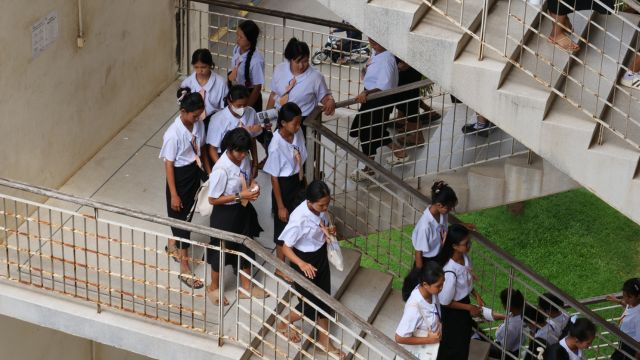 Visite de l’Université Royale de Phnom Penh par les élèves de grade 10