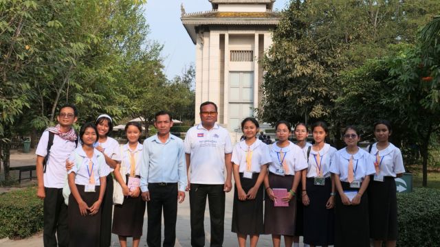 Élèves de terminale en sortie pédagogique sur la mémoire du génocide khmer rouge à Phnom Penh – Happy Chandara – Toutes à l’école