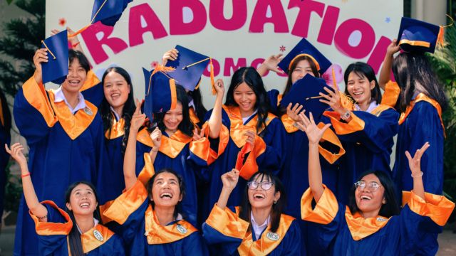 Baccalaureate graduation ceremony students – Happy Chandara campus – Toutes à l’école