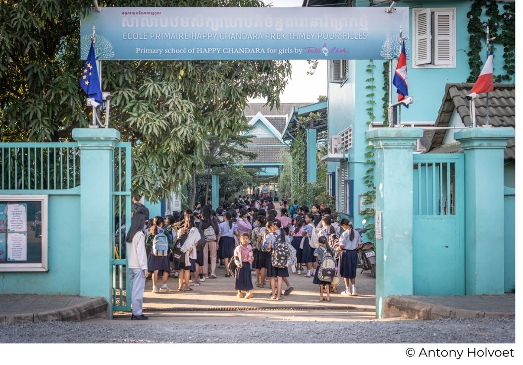 Entrée du campus Happy Chandara au Cambodge, scolarisation des filles défavorisées